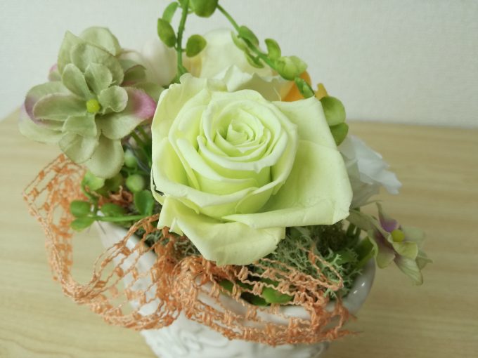 ファーウェイP9liteのカメラで花瓶の花アップ撮影