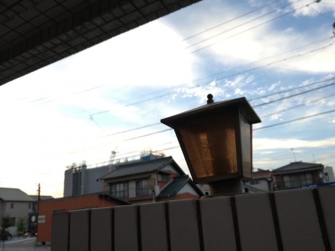 ファーウェイのP9liteのカメラで街灯を撮影