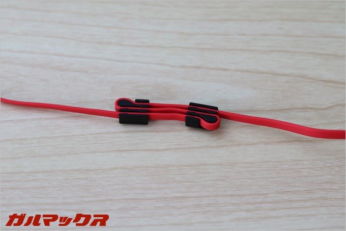 SoundPEATSの「Q12」のケーブル調整バックル