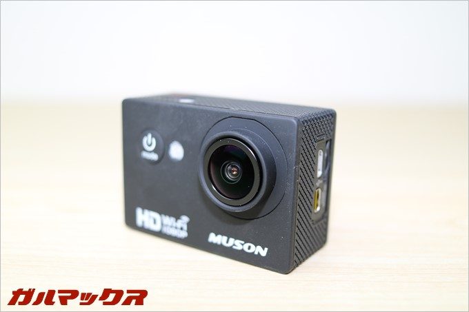 カメラのレンズは出っ張っている