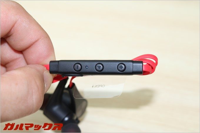 SoundPEATSの「Q12」のコントローラー部分のアップ画像