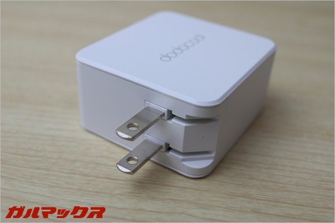 dodocoolのQuickChage3.0対応急速充電器のコンセントプラグを引き出すとそのままコンセントに挿せます