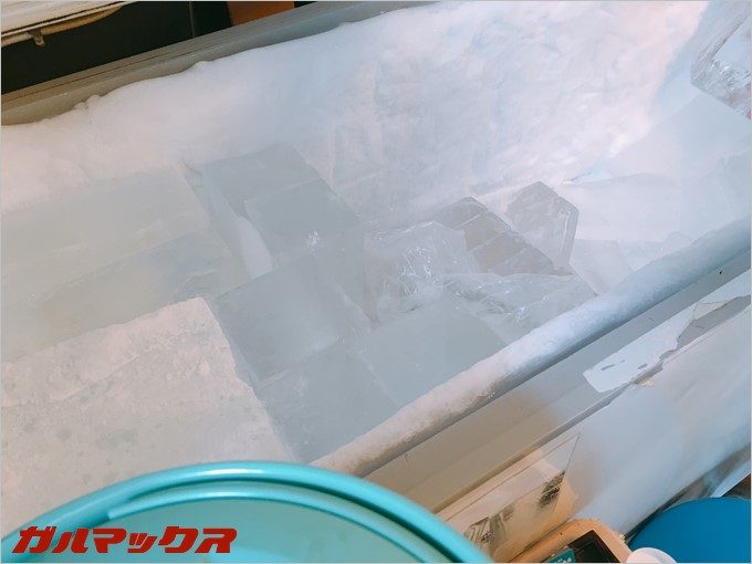 透明な氷が非常に美しい