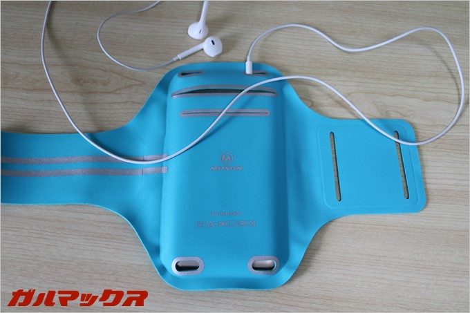 ケーブルイヤホンも挿せるので安心