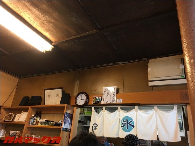 山口智充さんの色紙が神棚の様に大切に飾られてます