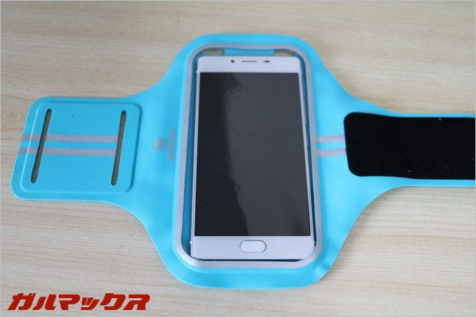 5.2インチでは使用に問題は無いが若干スペースがあります