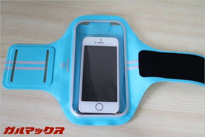 流石に4インチはサイズが合いません