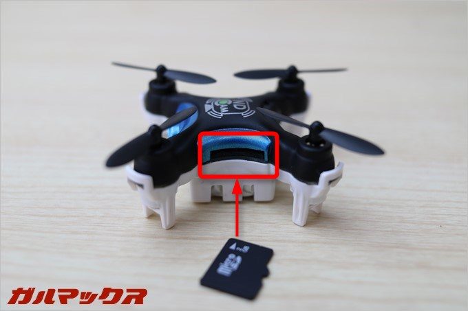 本体にはなんとMicroSDスロットが!