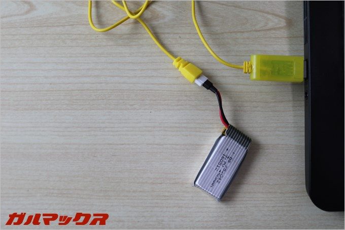 GoolRC T5Gのバッテリーを充電中は消灯します