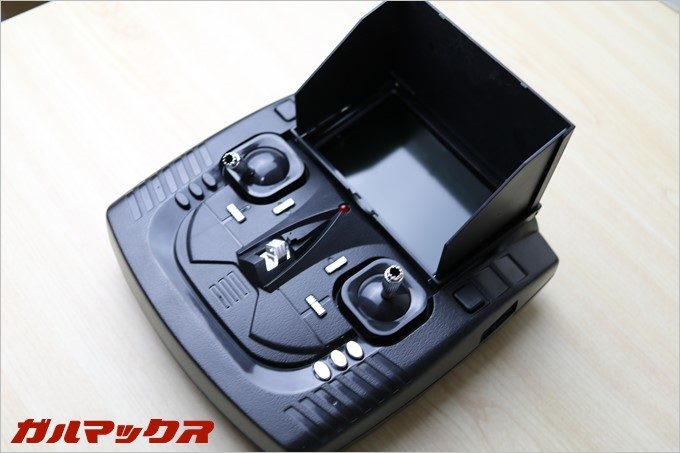 プロポは液晶を見やすくするフード付き