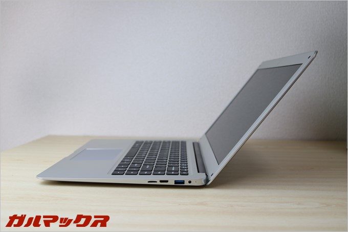 「Jumper Ezbook 2」のディスプレイの開く具合