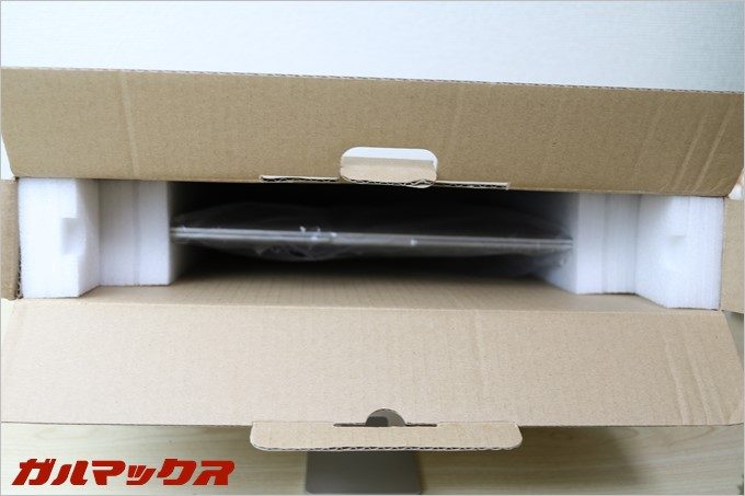 しっかりと「Jumper Ezbook 2」が梱包さてています