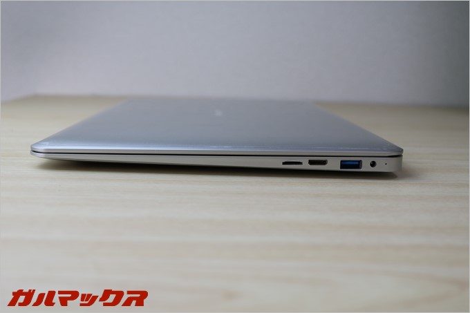 「Jumper Ezbook 2」には様々なポートがついています