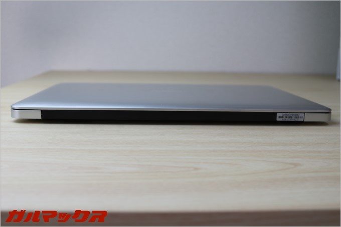 「Jumper Ezbook 2」の裏面