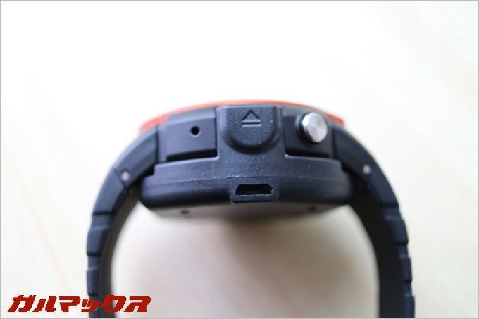 クレードルは簡単に取り付けれる構造