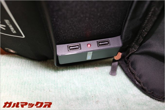 充電中はLEDが赤に光るので分かりやすいです
