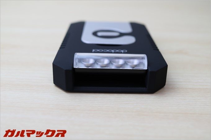 懐中電灯部分は可動式で90度起こして使うことも可能