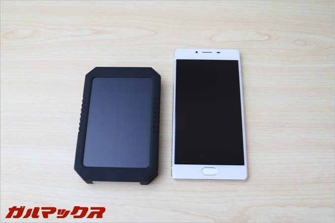 サイズはかなりコンパクトで軽量