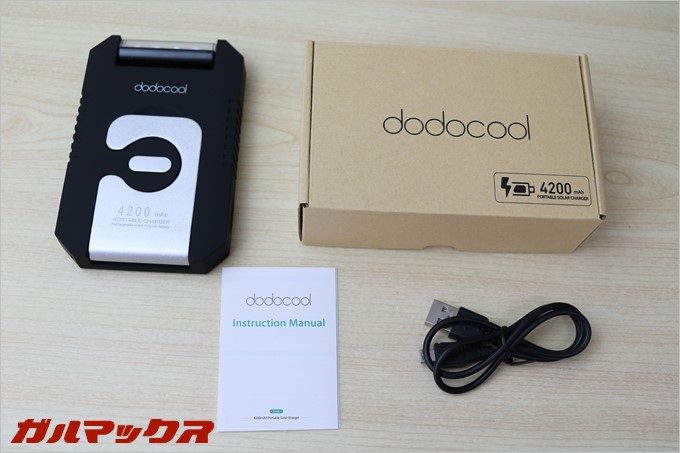 同梱物は本体、説明書、USBケーブル