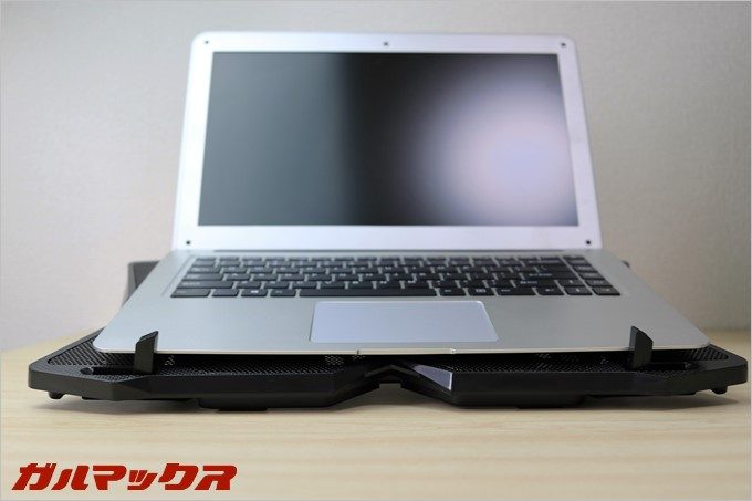 冷却台は厚みがありますが使用してみた感じは文字が打ちやすくて好印象