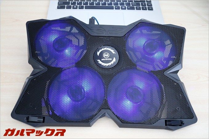 ブルーLEDは綺麗ですが、ファンが回っている最中は消せません