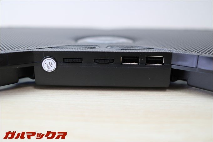 操作系等は背面に集約されてます