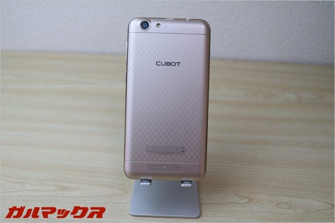 本体はプラスティックですが、デザイン加工が施されているので安っぽさは軽減されてます