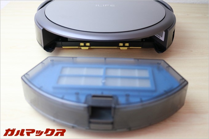 ワンタッチでゴミトレーが取り外し可能