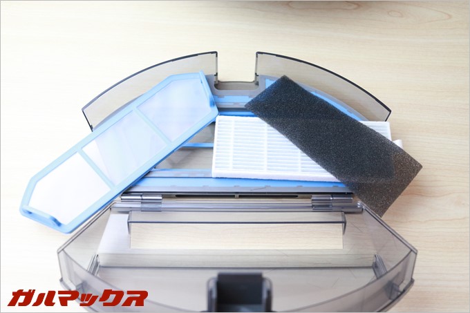 ILIFE A4のゴミトレーにはフィルターが取り付けられていますが、こちらも簡単に取り外すことが出来るので楽ちん