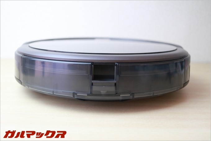 ILIFE A4の本体裏には大型のゴミトレーが付いてます
