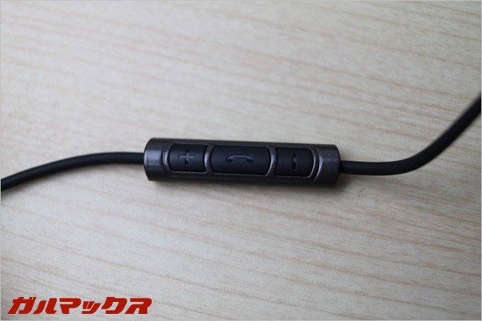 コントローラーでは再生、停止以外に電話機能の応対も可能