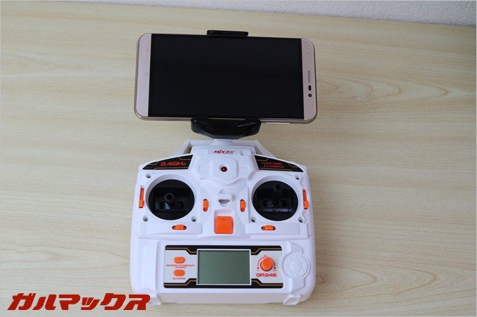 MJX X600のプロポにスマホを取り付けるアタッチメントも付属しています