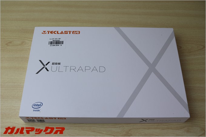 Teclast X98 Plus IIの外装にはしっかりとインテルの文字が入っています