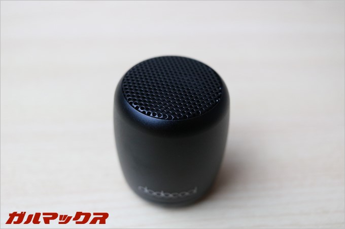 上部は全面スピーカーとなっています