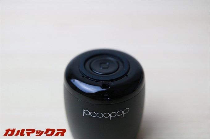 本体の底に各種端子が固まってます