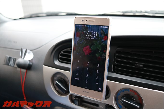 挟みこむタイプのマウンターの様にボタン干渉しないので良い!