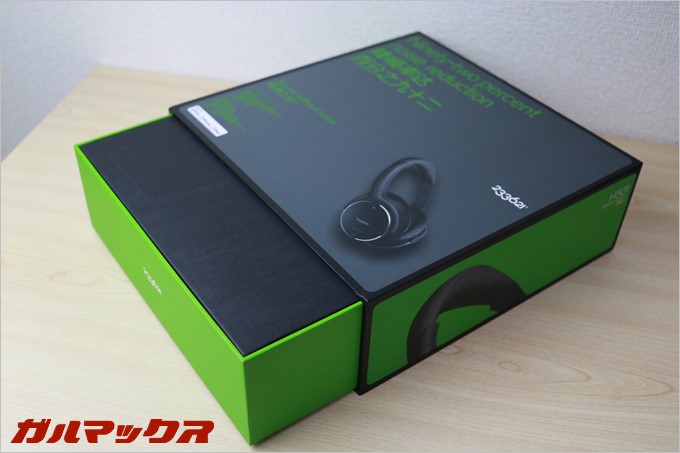 外箱はかなり高級感が高いです。スライド式の引き出しタイプ