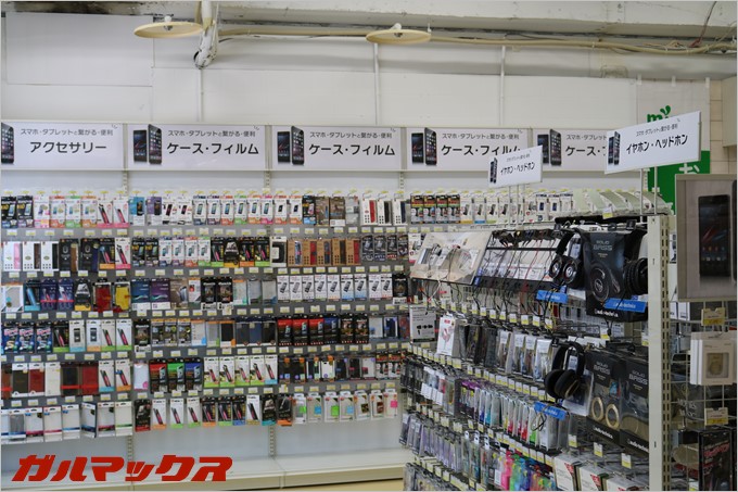 格安スマホの専用アクセサリも置いているので端末購入の際は一緒に手に入れておこう