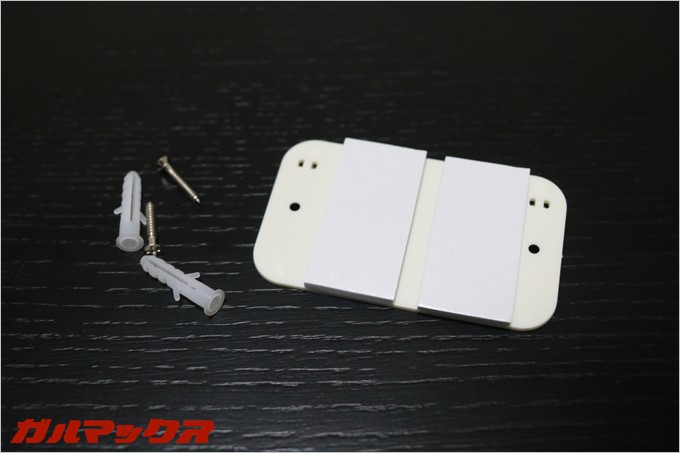 両面テープで何処でもペタリと貼り付け可能