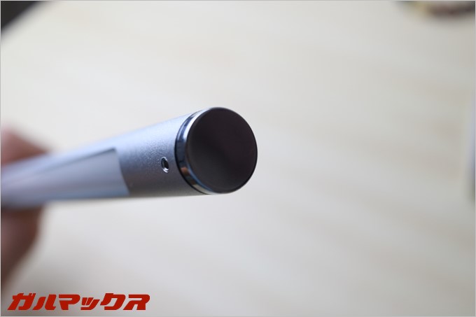 本体の頭の部分がオン・オフスイッチに鳴っています