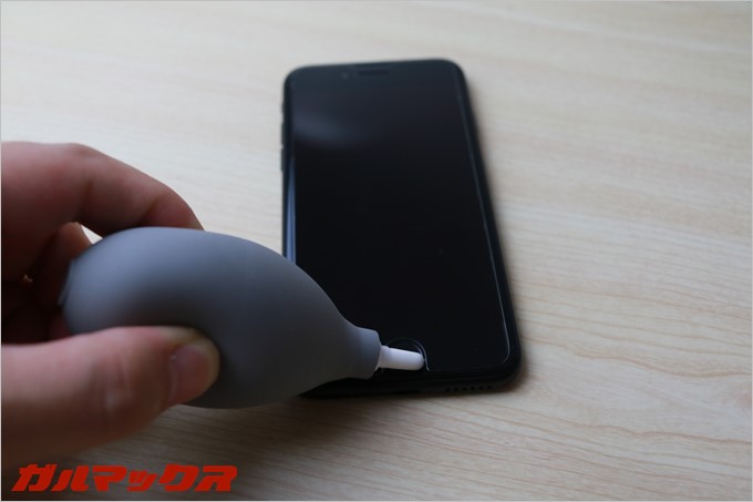 硬質なプラスティックではiPhone7のホームボタンは反応しませんでした。