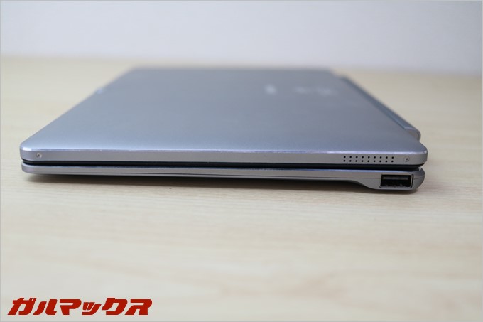 たたんだ状態ではタブレットPCだとは分かりません