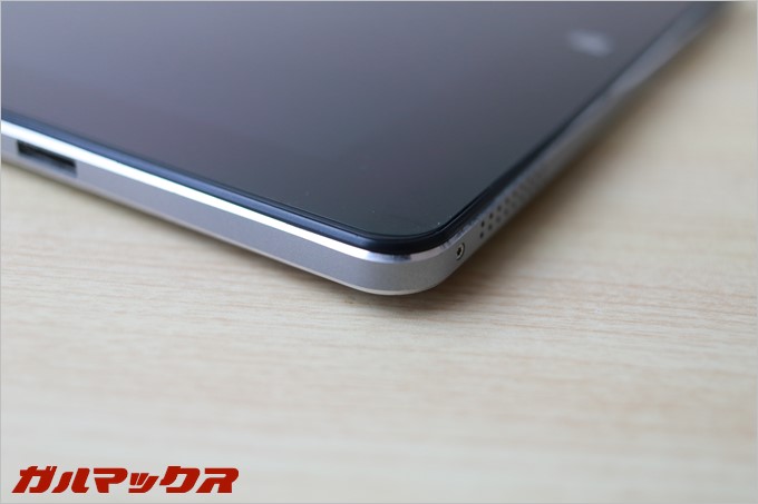 ダイヤモンドカットで本体周囲はキラリと輝く