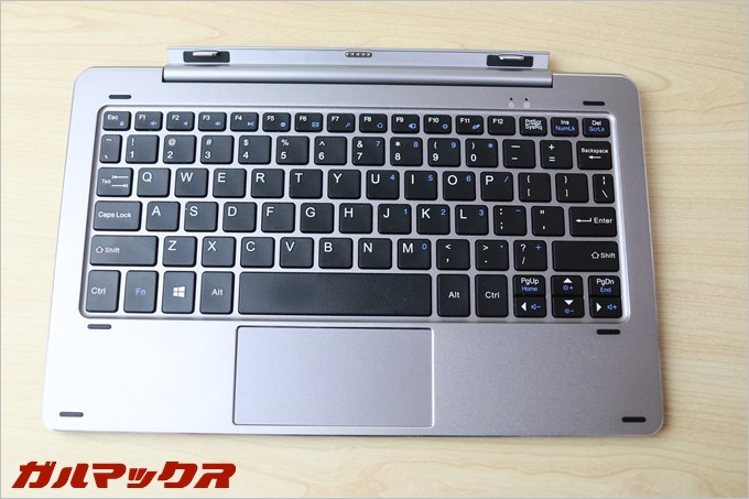かなり高品質な専用キーボードのHibook Pro Keyboardバッテリーが入っていないので軽量です