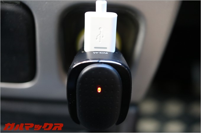 充電中はマイクユニットのLEDが点灯する。