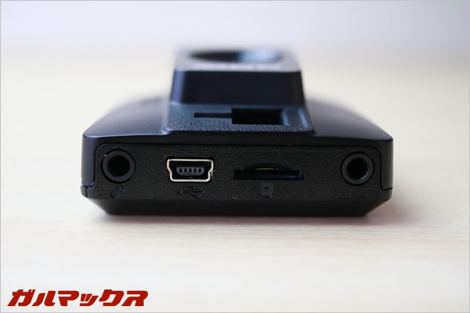 各種端子は本体の上部に搭載されている