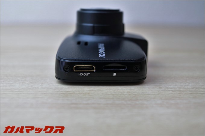 MicroSDは最大32GB迄対応する