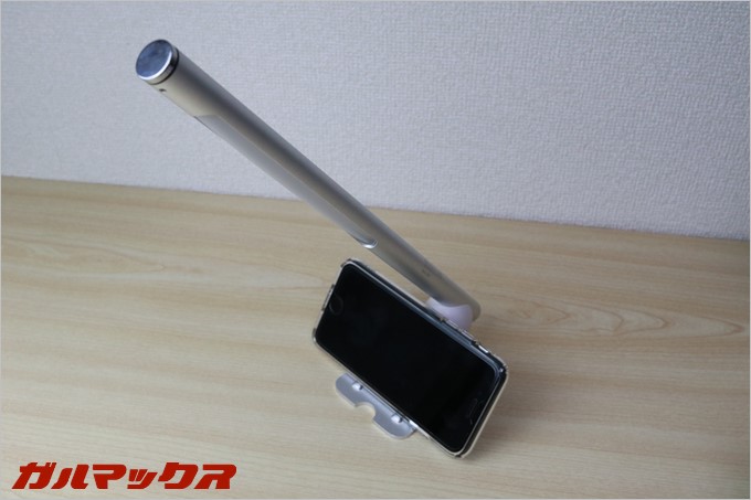 スタンド部はスマホスタンドとして利用可能