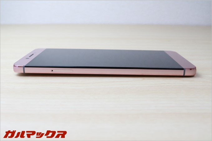 LeTV Leeco Le Max 2の本体左側面にはSIMスロットのみ搭載されています