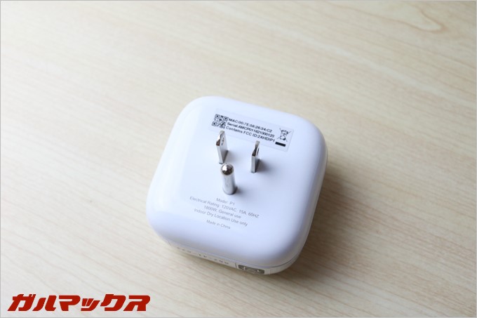 3ピン仕様ですが日本のコンセントにはアースが内蔵されているのでペンチで切っちゃう荒業でもオッケー